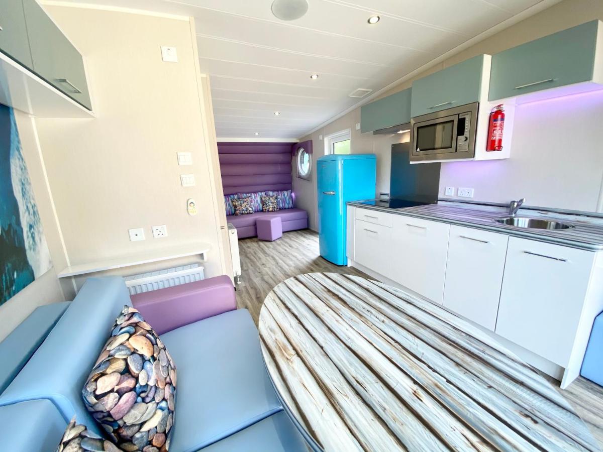 Elletson Park Wood Fired Hot Tubs, Caravans & Pods Pilling Екстериор снимка
