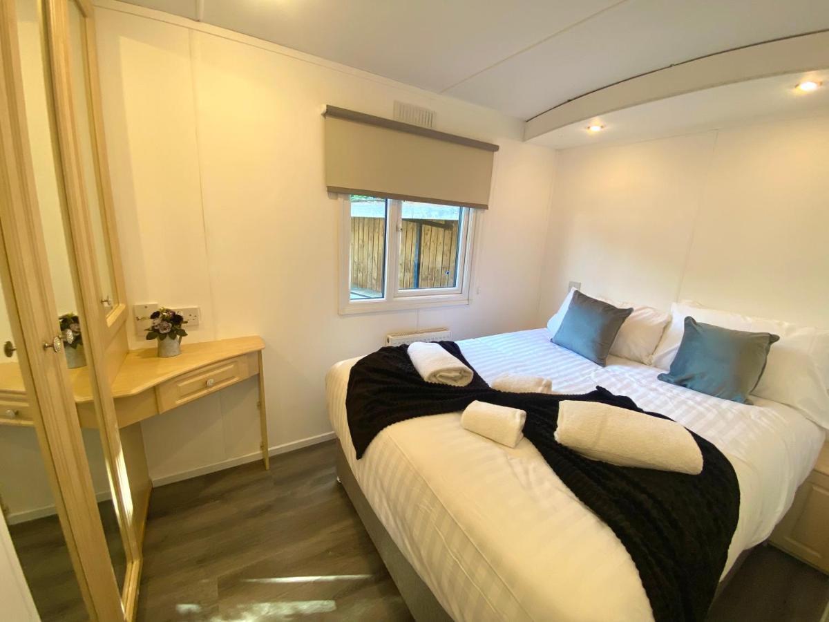 Elletson Park Wood Fired Hot Tubs, Caravans & Pods Pilling Екстериор снимка
