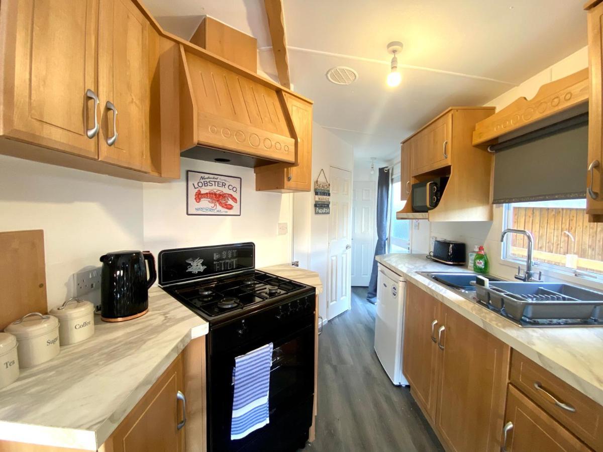 Elletson Park Wood Fired Hot Tubs, Caravans & Pods Pilling Екстериор снимка