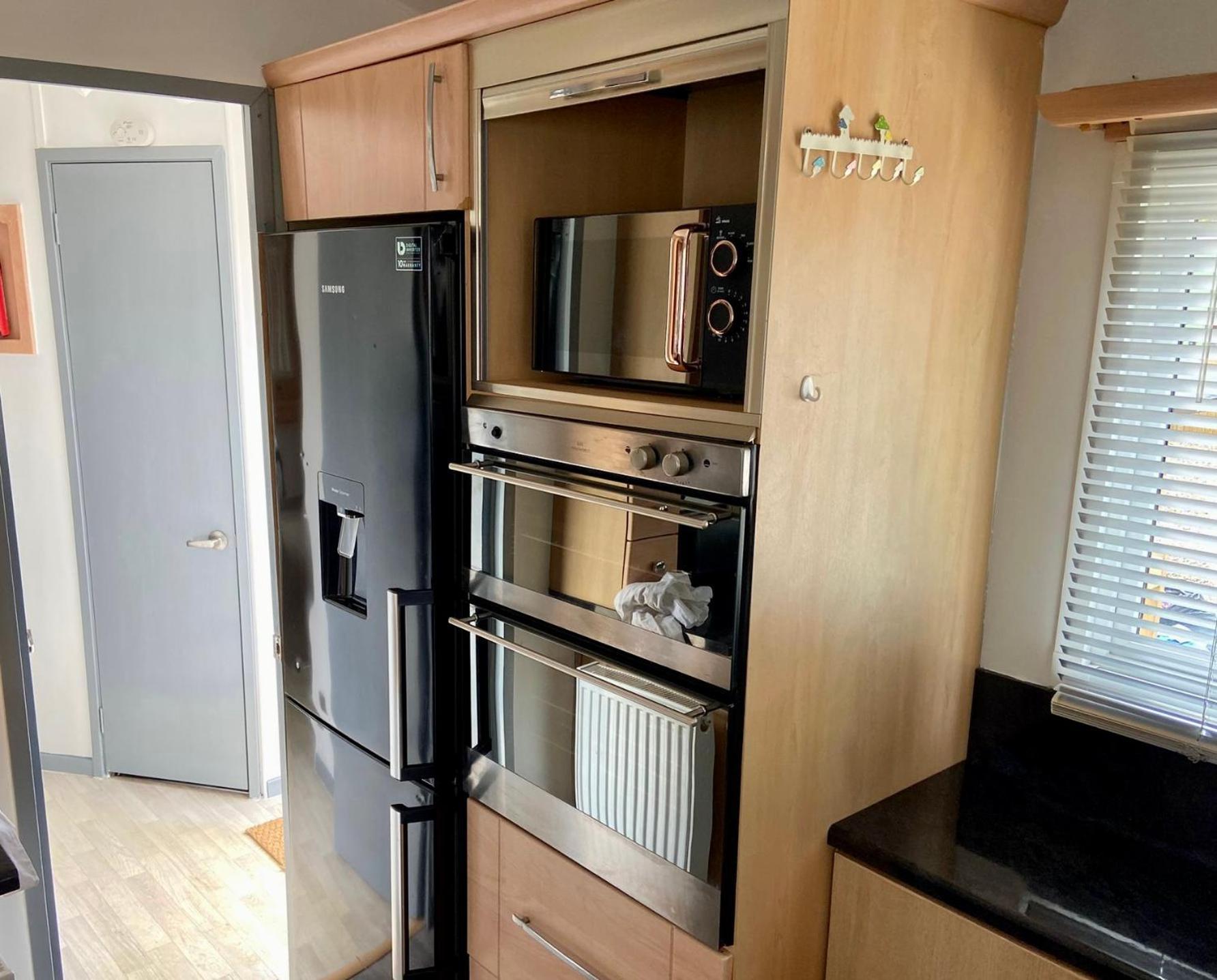 Elletson Park Wood Fired Hot Tubs, Caravans & Pods Pilling Екстериор снимка