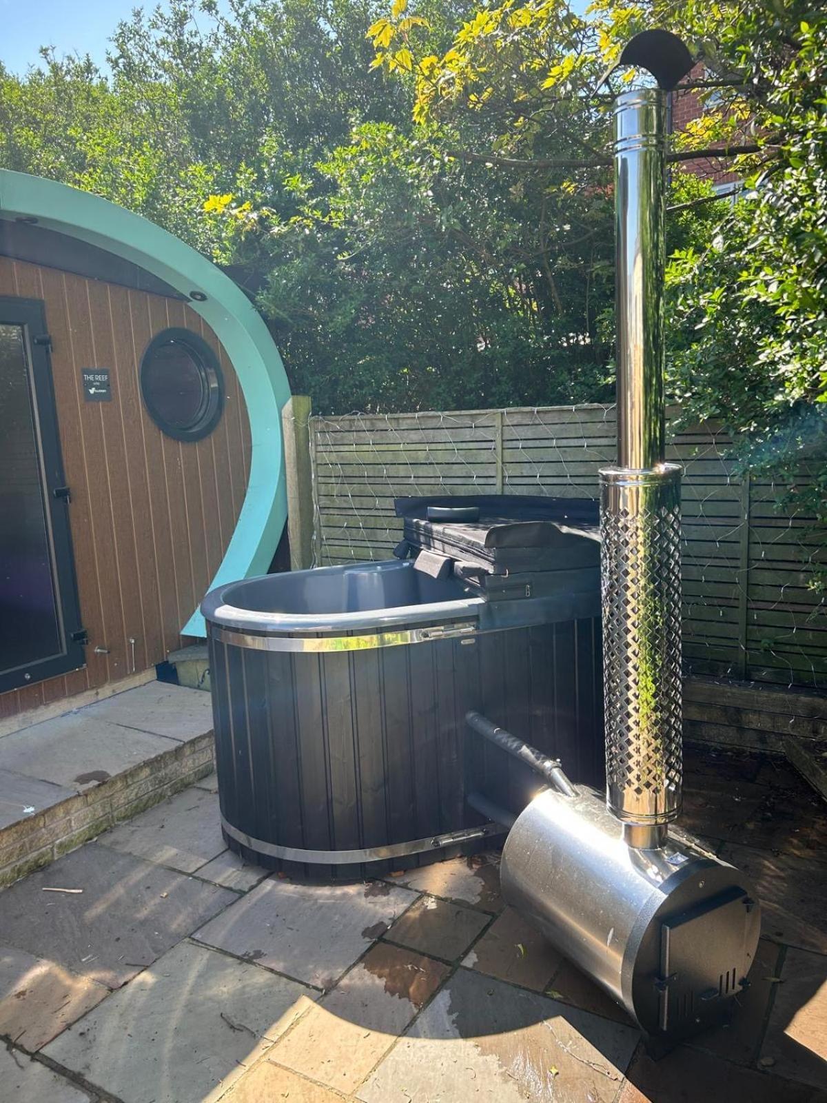 Elletson Park Wood Fired Hot Tubs, Caravans & Pods Pilling Екстериор снимка